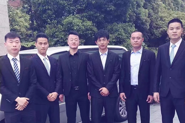 成都单亲妈妈雇环宇兄弟保镖进驻家庭保孩子安全