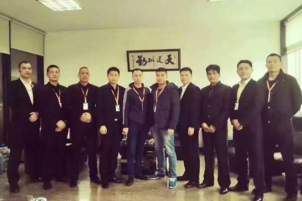 从成都公交站杀人案谈雇佣贴身保镖护安全的重要性